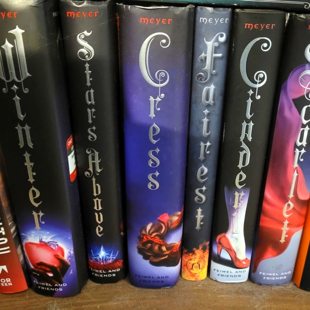 💥 LAST CHANCE BEFORE DONATED! Lunar Chronicles Collection - Hardcover 📚 💥